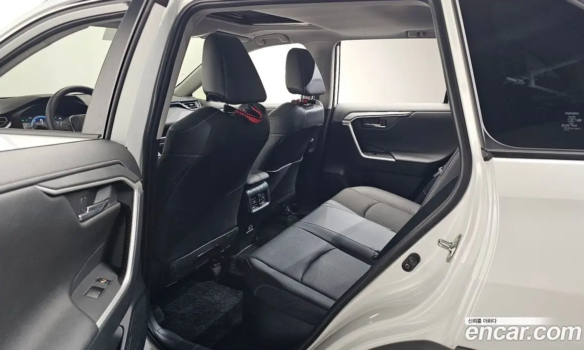 Toyota RAV4 2025 2.5 автомат (гидро), фото 17