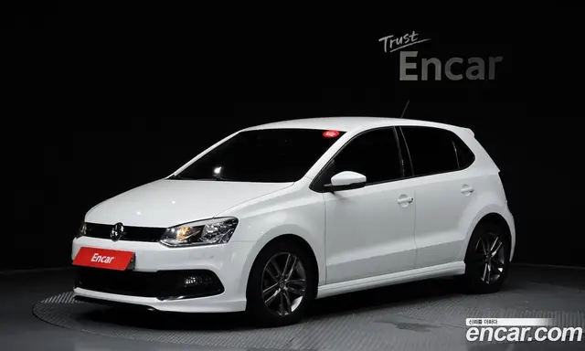 Volkswagen Polo 2015 1.4 автомат (гидро), миниатюра 1