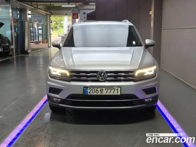 Volkswagen Tiguan 2018 2.0 автомат (гидро), миниатюра 1