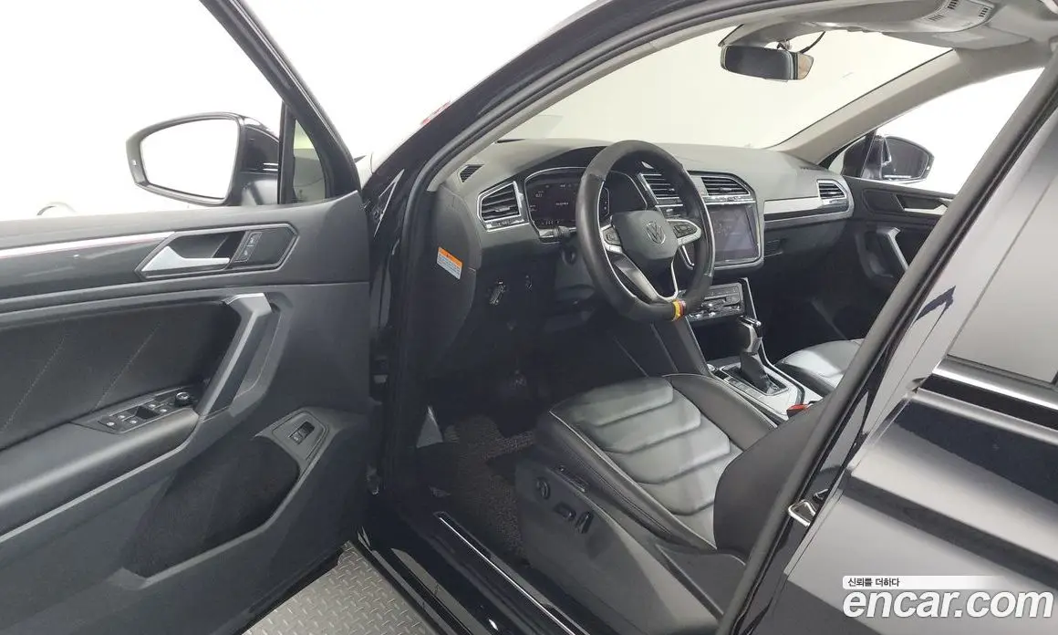 Volkswagen Tiguan 2022 2.0 автомат (гидро), фото 13