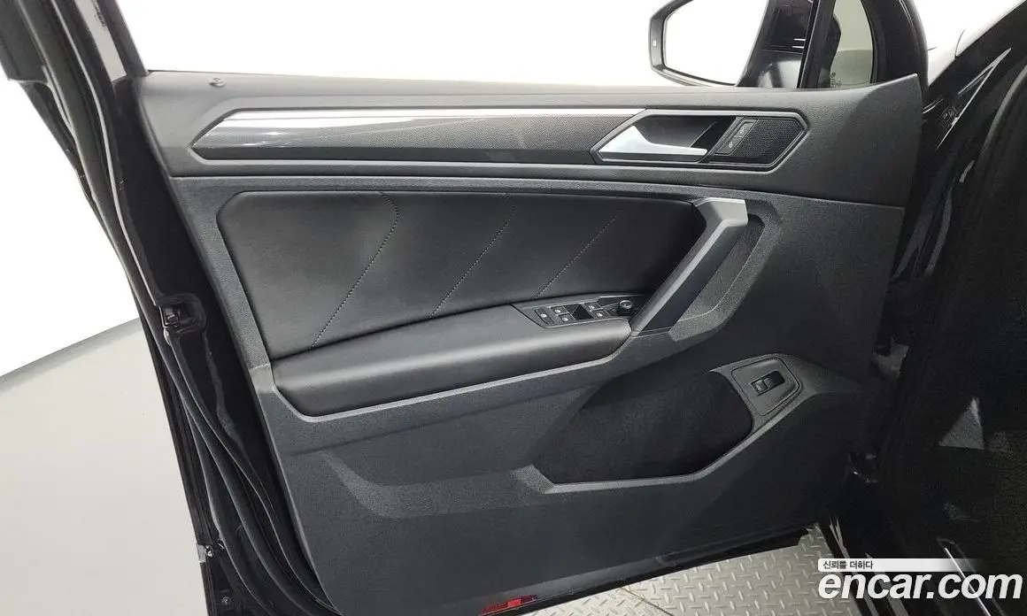 Volkswagen Tiguan 2022 2.0 автомат (гидро), фото 14