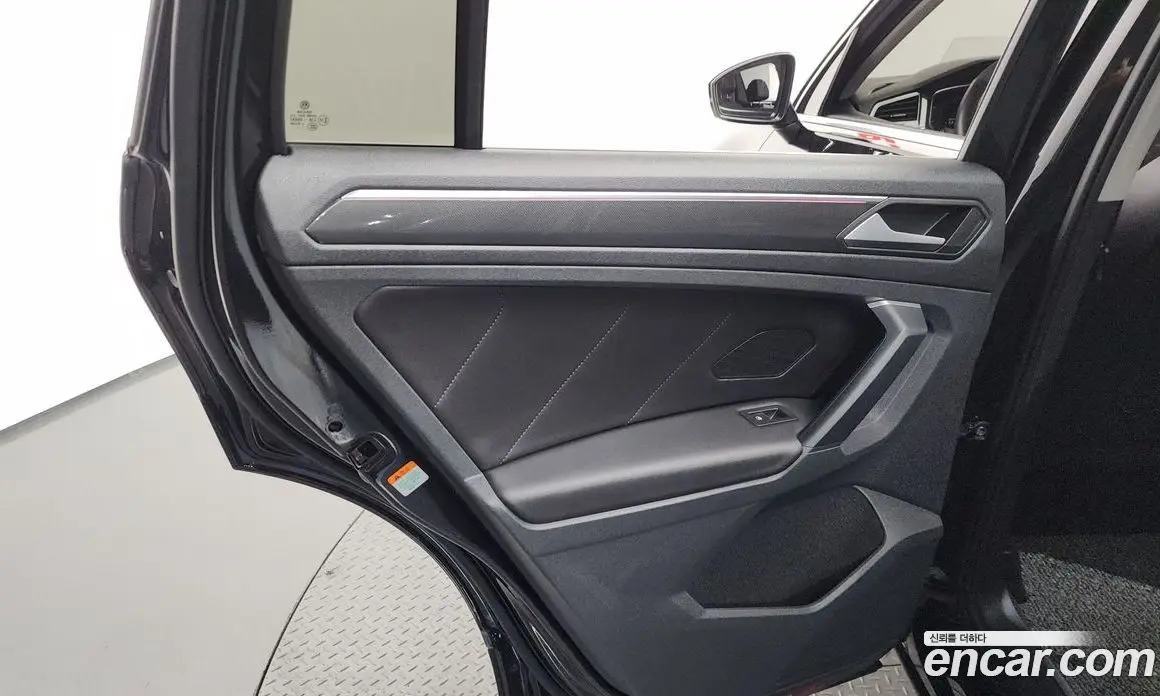 Volkswagen Tiguan 2022 2.0 автомат (гидро), фото 15