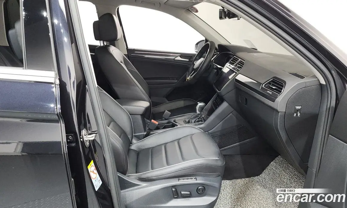 Volkswagen Tiguan 2022 2.0 автомат (гидро), фото 16