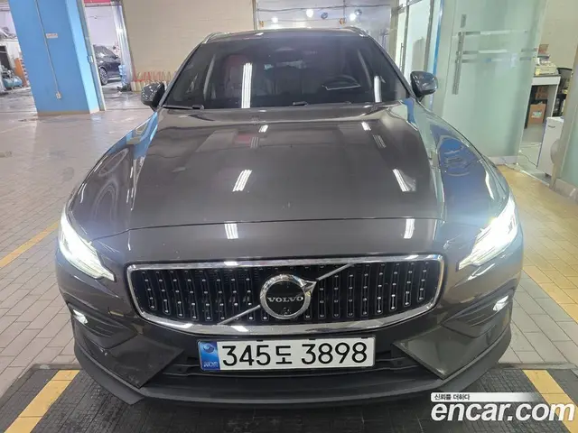 Volvo V60 2024 2.0 автомат (гидро), миниатюра 3