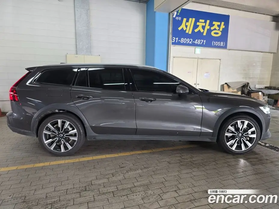 Volvo V60 2024 2.0 автомат (гидро), фото 4