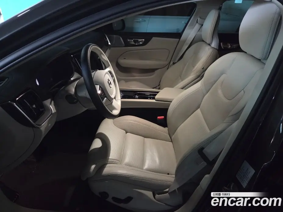 Volvo V60 2024 2.0 автомат (гидро), фото 7