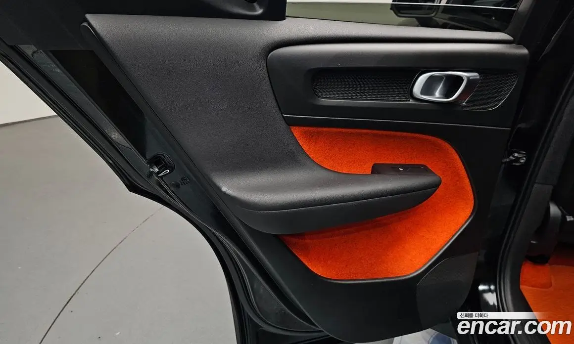 Volvo XC40 2020 2.0 автомат (гидро), фото 14