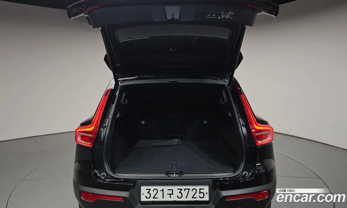 Volvo XC40 2020 2.0 автомат (гидро), фото 25