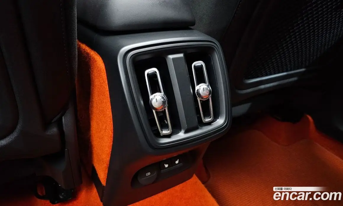Volvo XC40 2020 2.0 автомат (гидро), фото 32