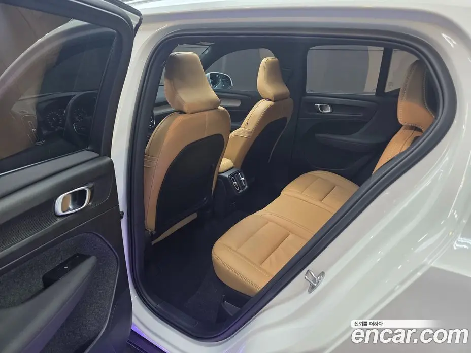 Volvo XC40 2022 2.0 автомат (гидро), фото 12