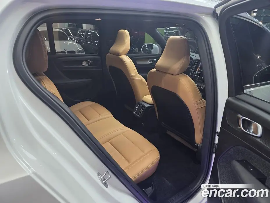 Volvo XC40 2022 2.0 автомат (гидро), фото 13