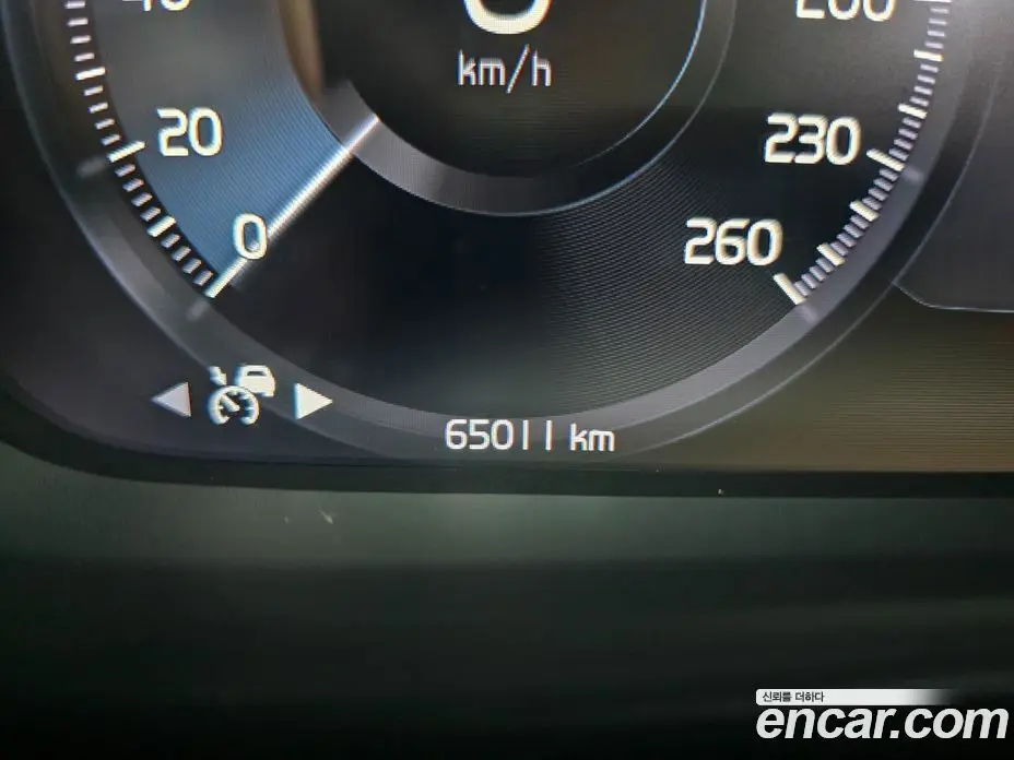 Volvo XC40 2022 2.0 автомат (гидро), фото 8