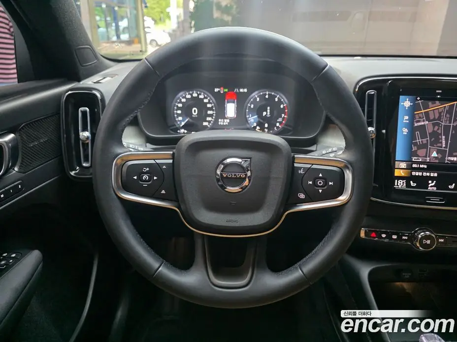 Volvo XC40 2022 2.0 автомат (гидро), фото 9