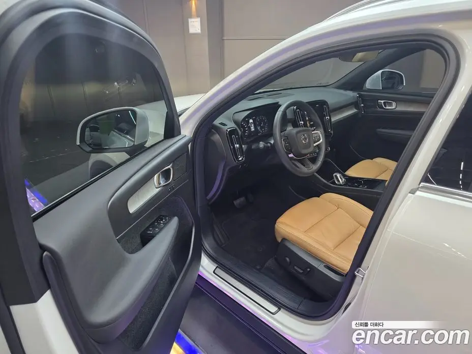 Volvo XC40 2022 2.0 автомат (гидро), фото 10