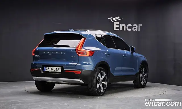 Volvo XC40 2024 2.0 автомат (гидро), миниатюра 2