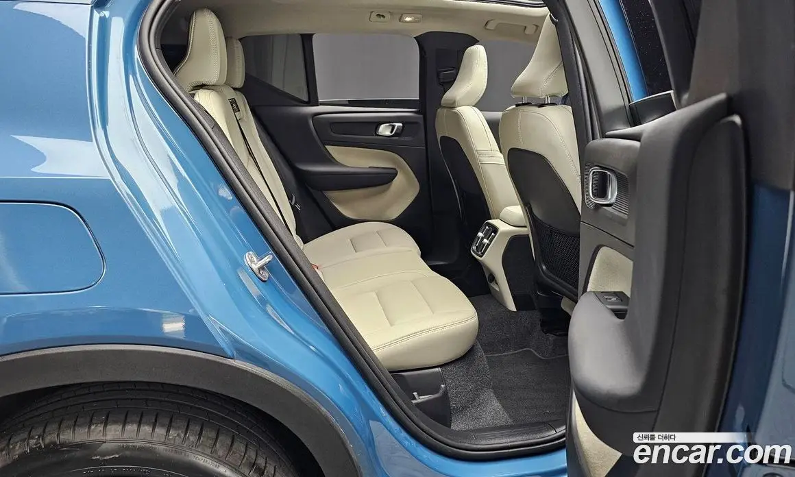 Volvo XC40 2024 2.0 автомат (гидро), фото 12