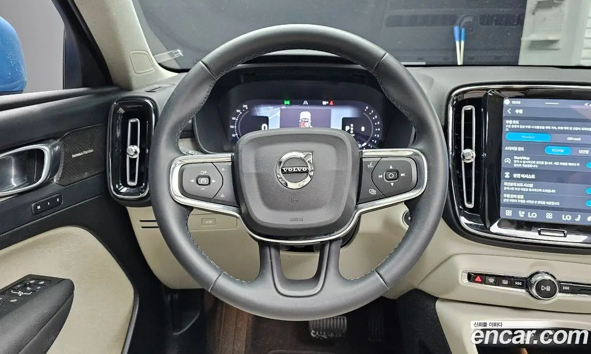 Volvo XC40 2024 2.0 автомат (гидро), фото 13
