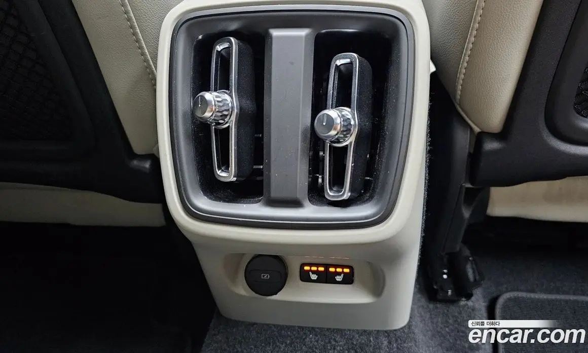 Volvo XC40 2024 2.0 автомат (гидро), фото 18