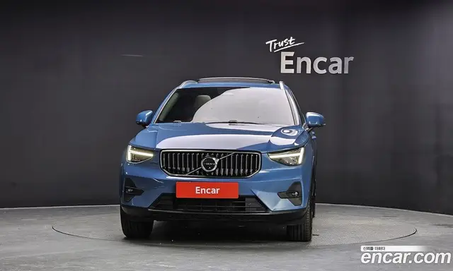 Volvo XC40 2024 2.0 автомат (гидро), миниатюра 3