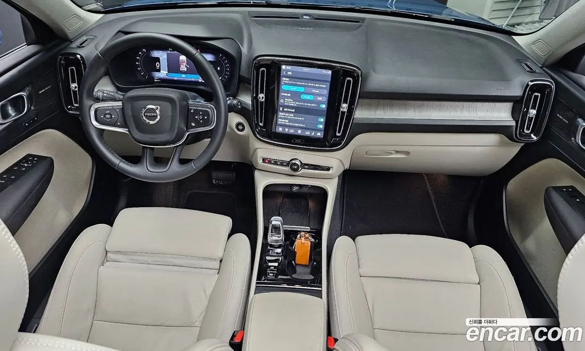 Volvo XC40 2024 2.0 автомат (гидро), фото 7