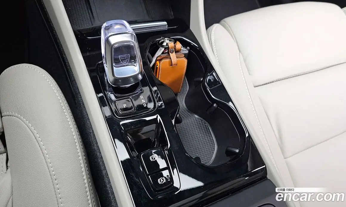 Volvo XC40 2024 2.0 автомат (гидро), фото 9