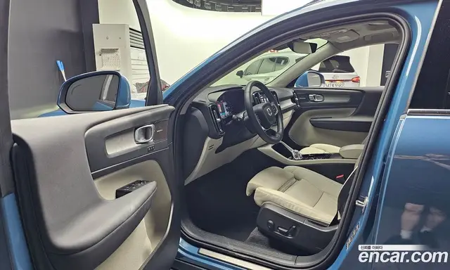 Volvo XC40 2024 2.0 автомат (гидро), миниатюра 10