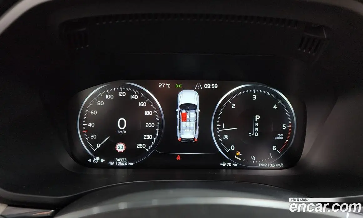 Volvo XC60 2018 2.0 автомат (гидро), фото 11