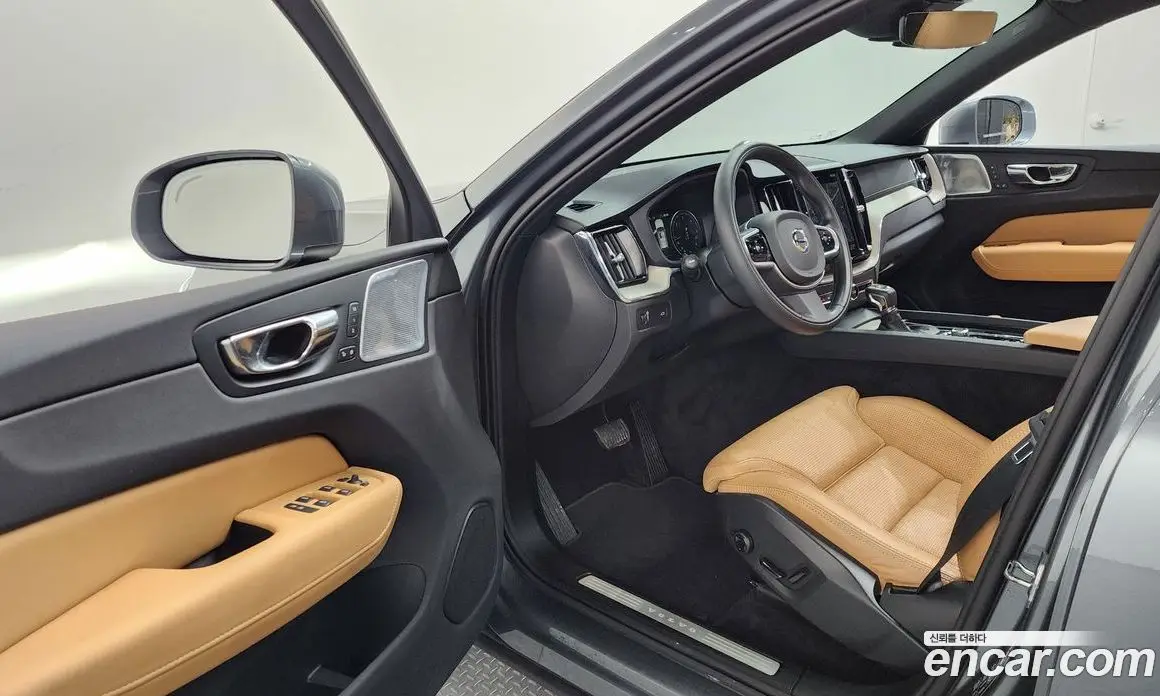 Volvo XC60 2018 2.0 автомат (гидро), фото 13