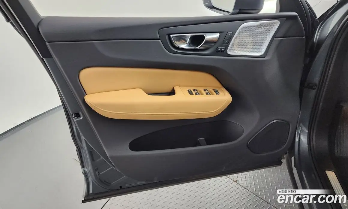 Volvo XC60 2018 2.0 автомат (гидро), фото 14