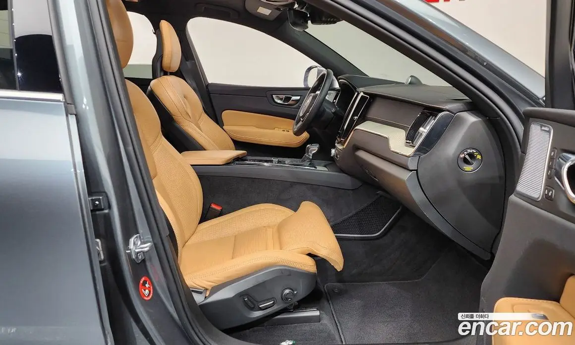 Volvo XC60 2018 2.0 автомат (гидро), фото 16