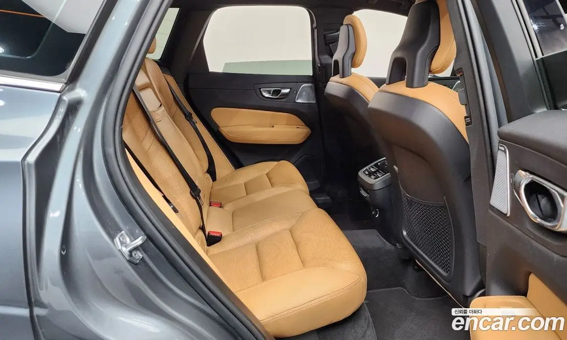 Volvo XC60 2018 2.0 автомат (гидро), фото 17