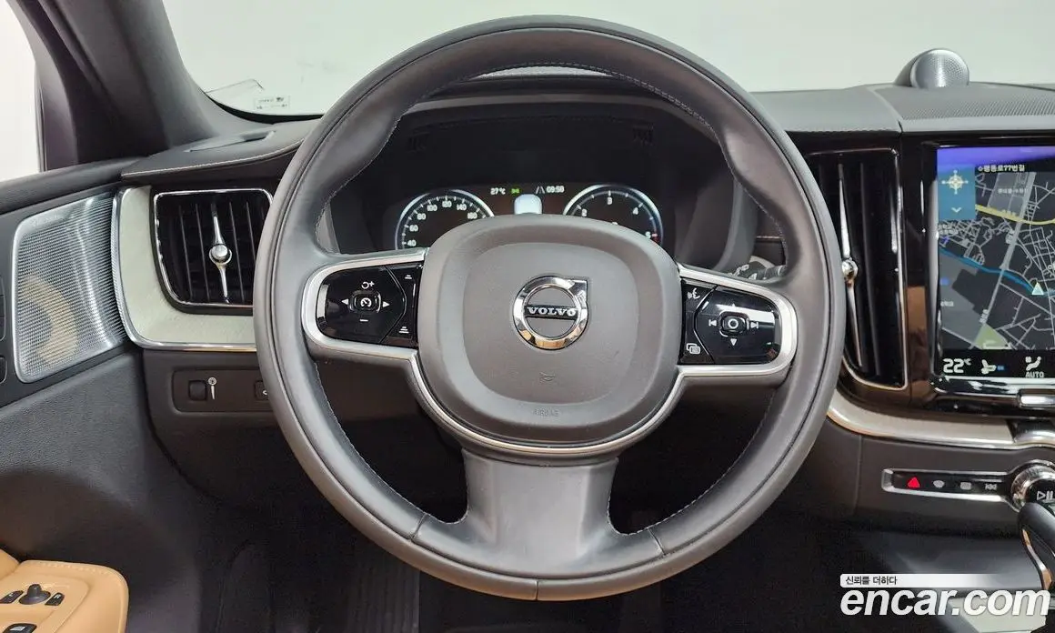 Volvo XC60 2018 2.0 автомат (гидро), фото 18