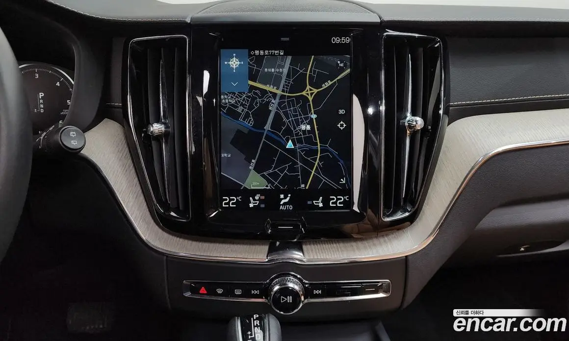 Volvo XC60 2018 2.0 автомат (гидро), фото 19