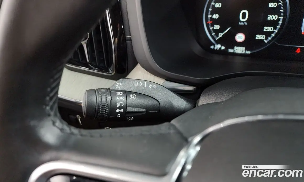 Volvo XC60 2018 2.0 автомат (гидро), фото 28