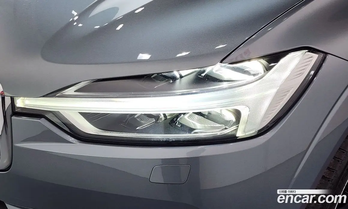 Volvo XC60 2018 2.0 автомат (гидро), фото 8