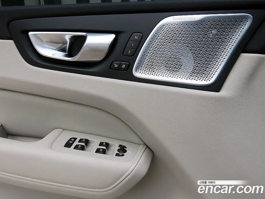 Volvo XC60 2025 2.0 автомат (гидро), фото 12