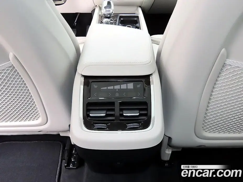 Volvo XC60 2025 2.0 автомат (гидро), фото 17