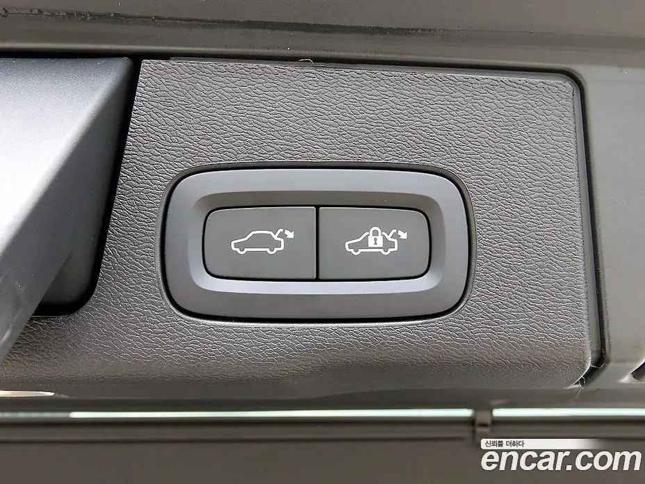 Volvo XC60 2025 2.0 автомат (гидро), фото 18