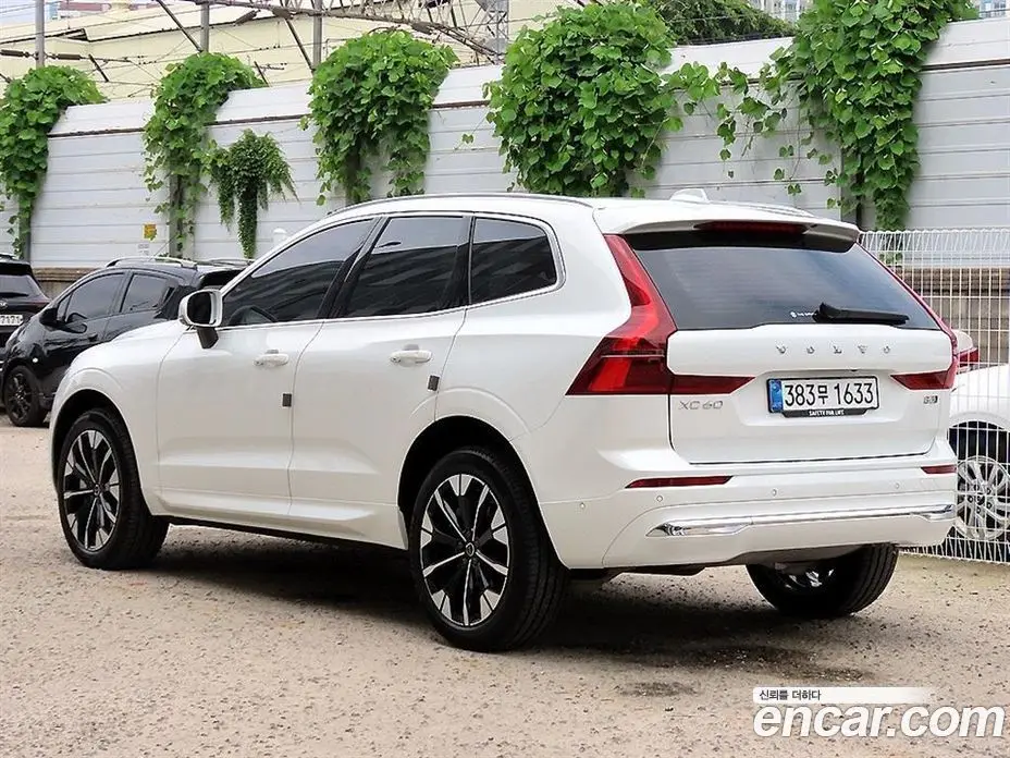 Volvo XC60 2025 2.0 автомат (гидро), фото 3