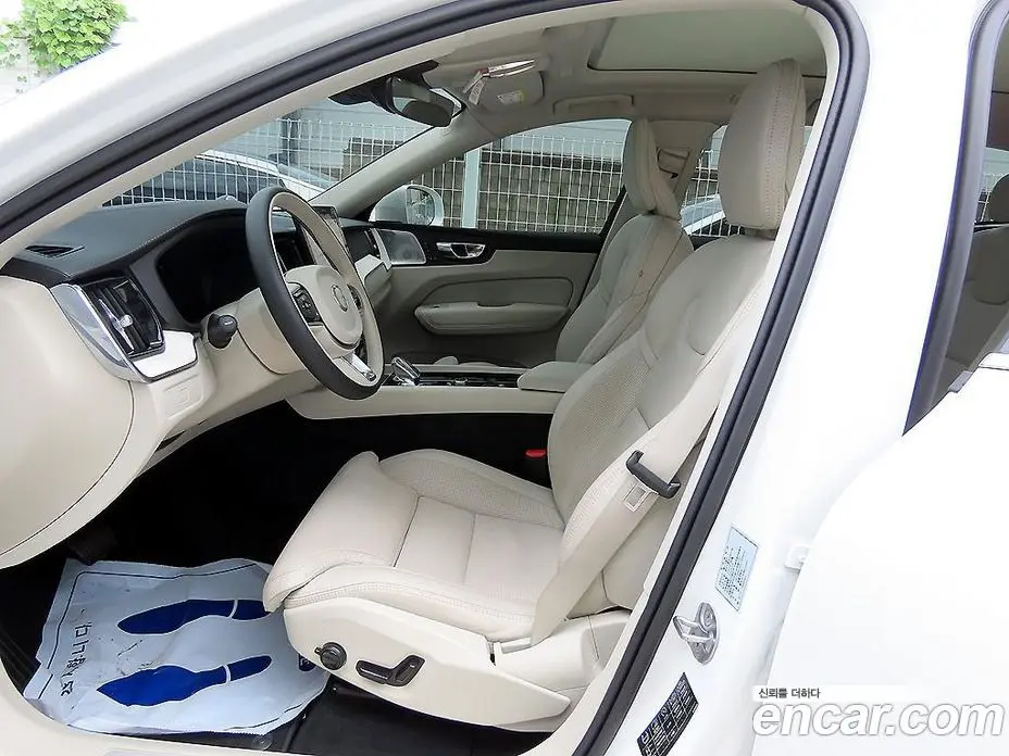 Volvo XC60 2025 2.0 автомат (гидро), фото 5