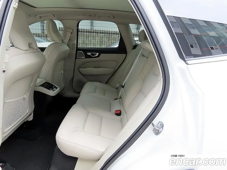 Volvo XC60 2025 2.0 автомат (гидро), фото 6