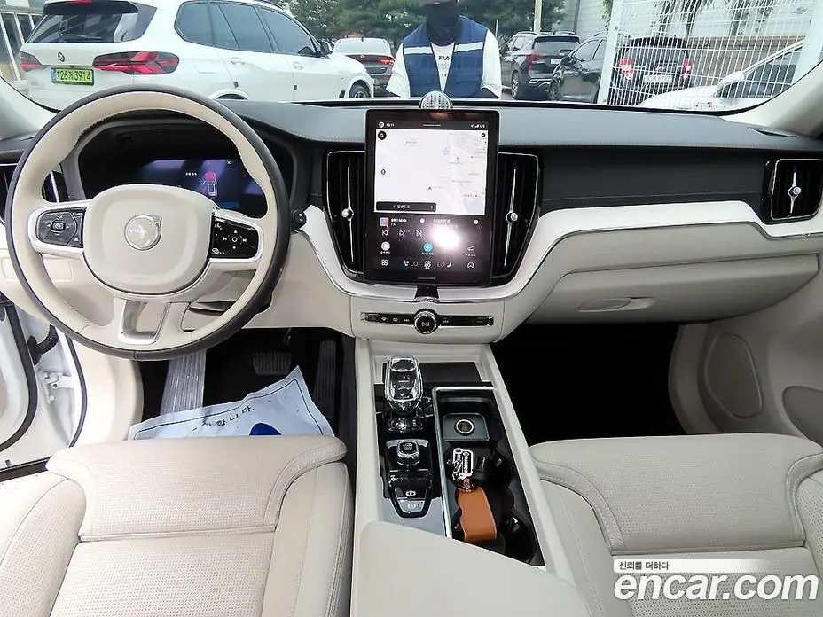 Volvo XC60 2025 2.0 автомат (гидро), фото 7