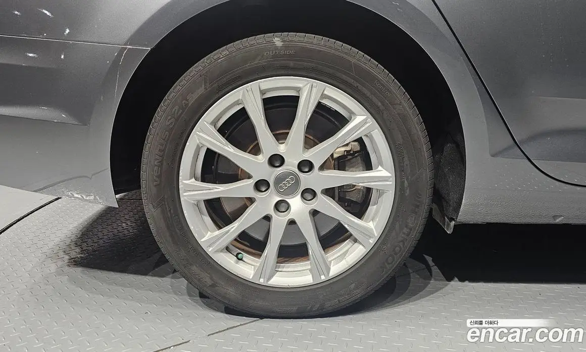 Audi A4 2016 2.0 автомат (гидро), фото 5