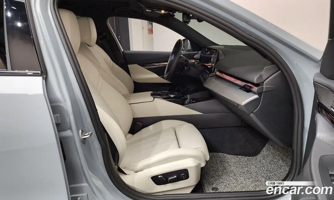 BMW 5 серия 2025 2.0 автомат (гидро), фото 11