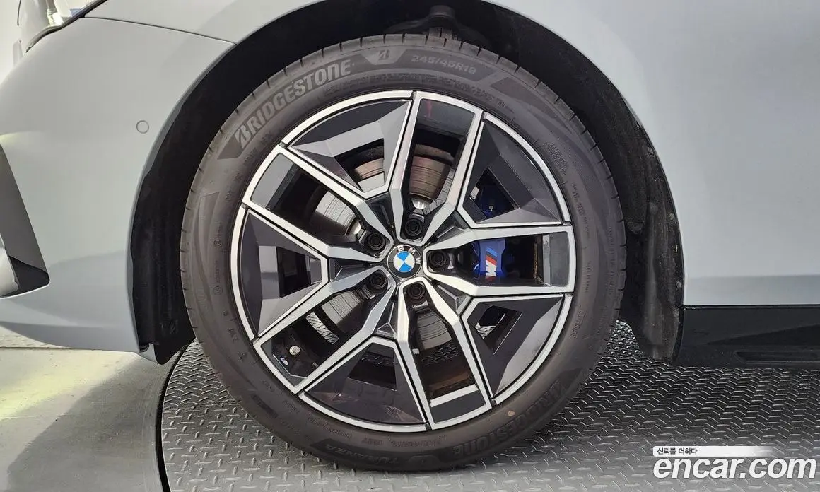 BMW 5 серия 2025 2.0 автомат (гидро), фото 5