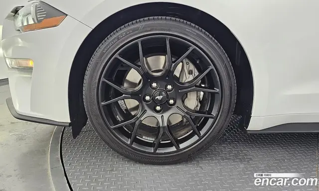 Ford Mustang 2021 2.3 автомат (гидро), миниатюра 5