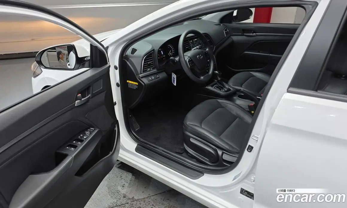 Hyundai Avante 2017 1.6 автомат (гидро), фото 13