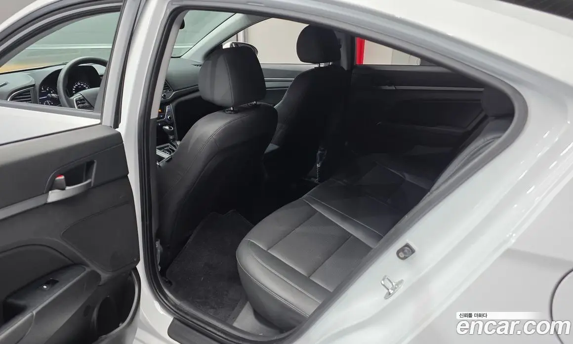 Hyundai Avante 2017 1.6 автомат (гидро), фото 16