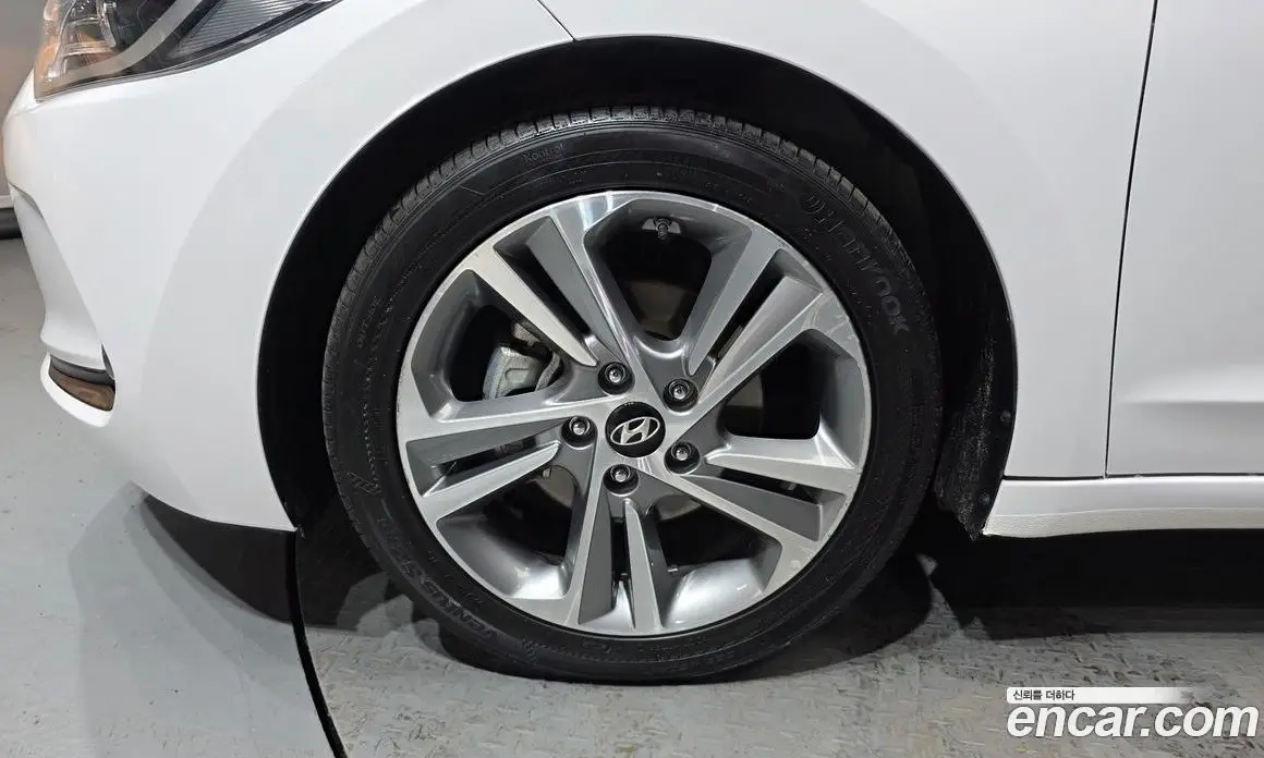 Hyundai Avante 2017 1.6 автомат (гидро), фото 5