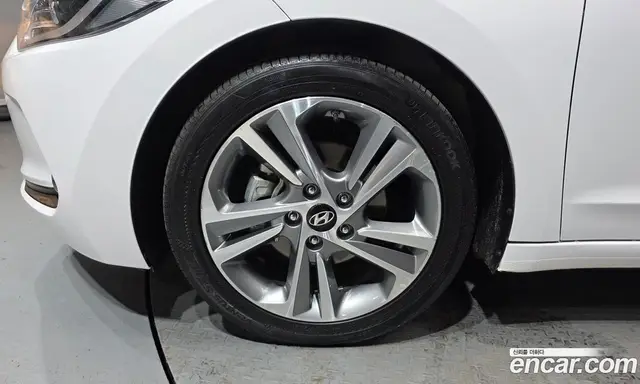 Hyundai Avante 2017 1.6 автомат (гидро), миниатюра 5